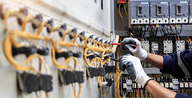 Professional Electrician technician working in Romeo, MI